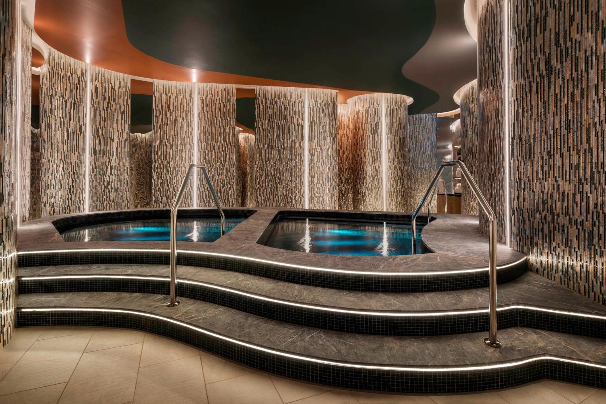 W Hotel 5*